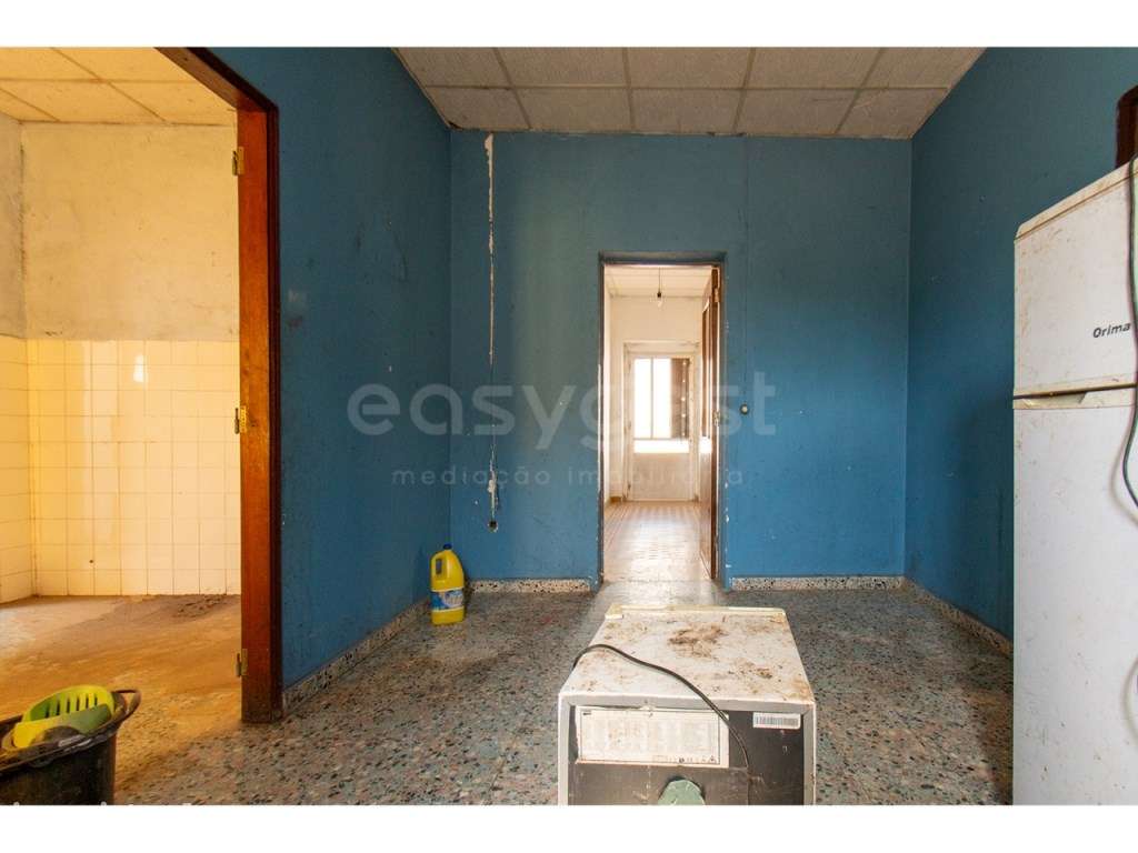 Moradia para recuperar ou reconstruir em terreno urbano 590m2 + 926... - Grande imagem: 2/38