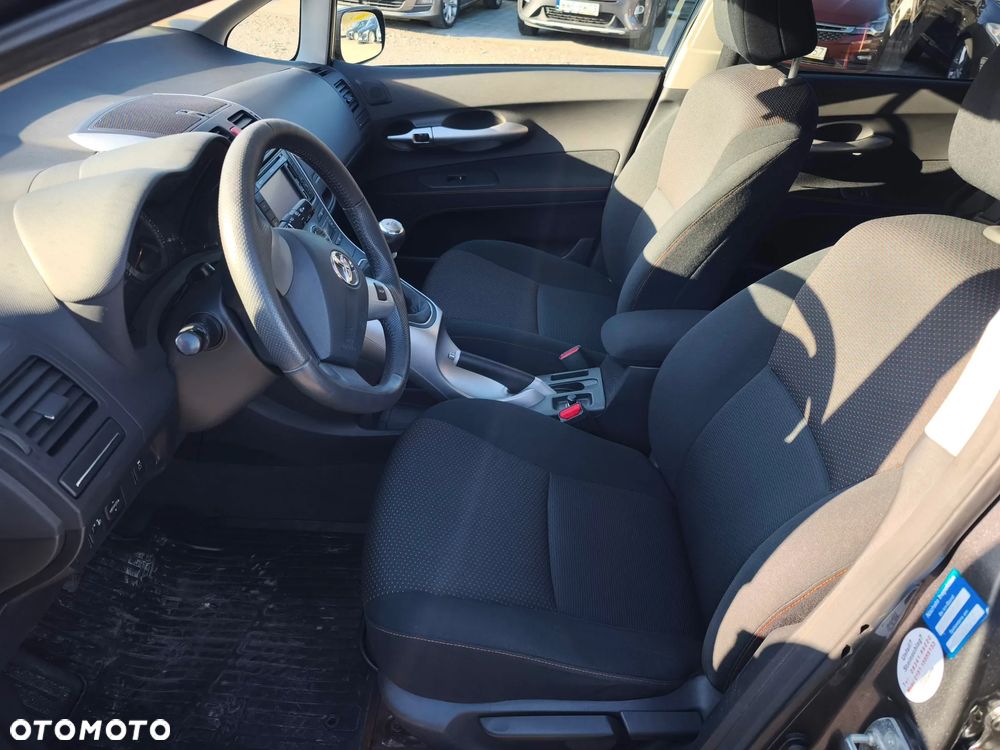 Toyota Auris 1.6 Club - 6