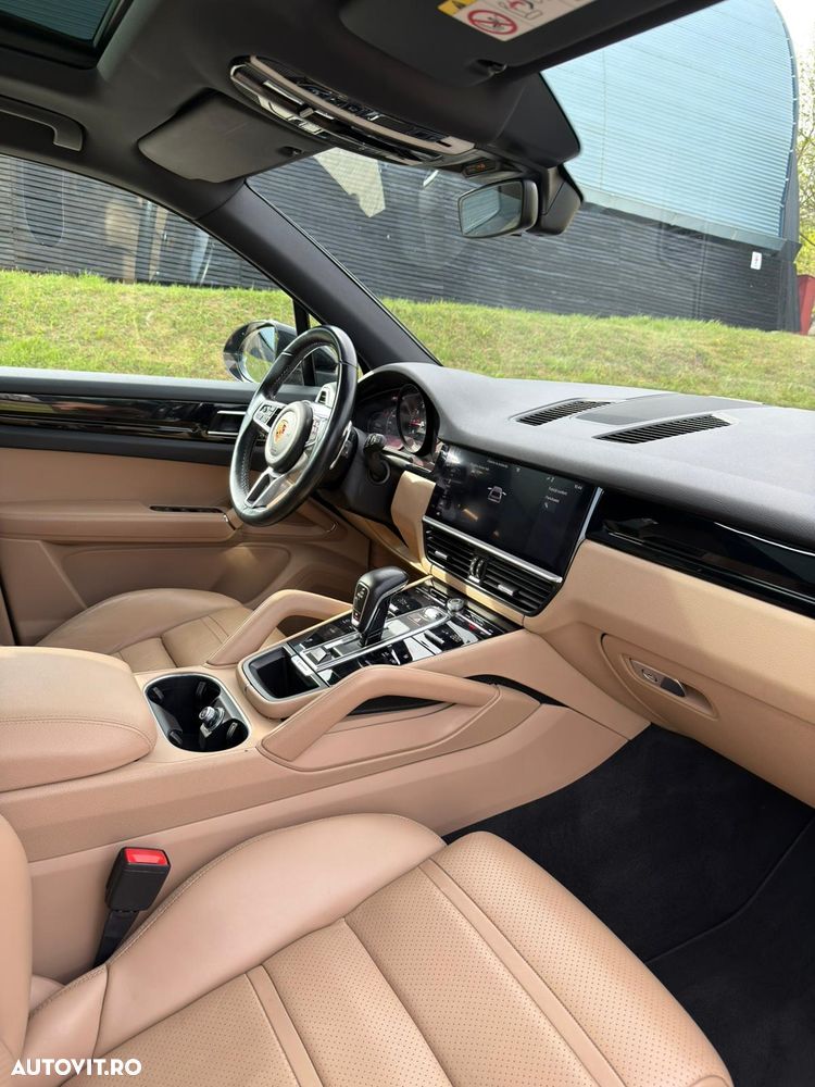 Porsche Cayenne - 9