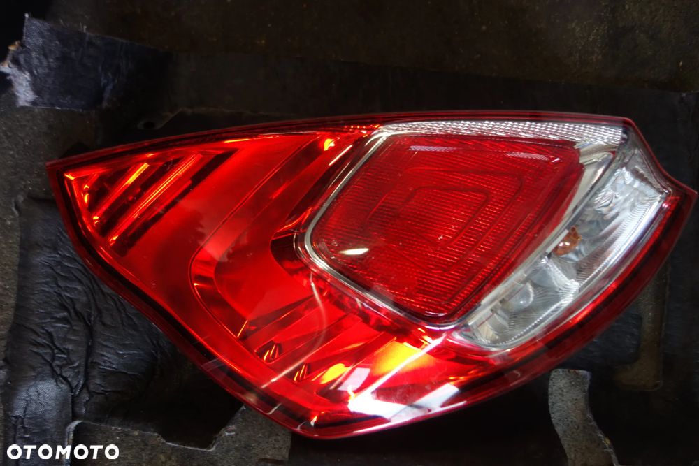 LAMPA LEWY TYŁ FORD FIESTA MK7 - 1