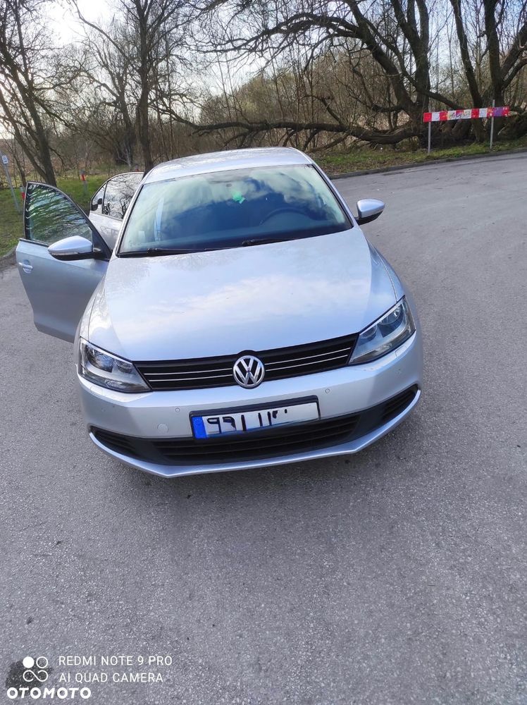 Volkswagen Jetta - 2