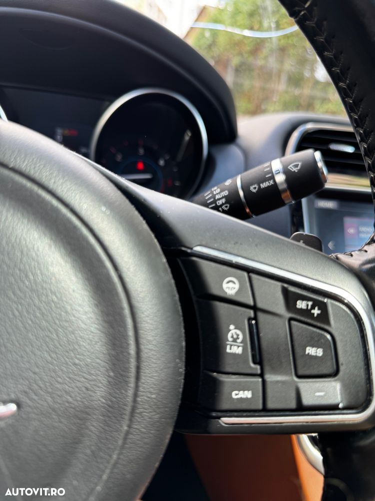 Jaguar XE 2.0 Portfolio - 7