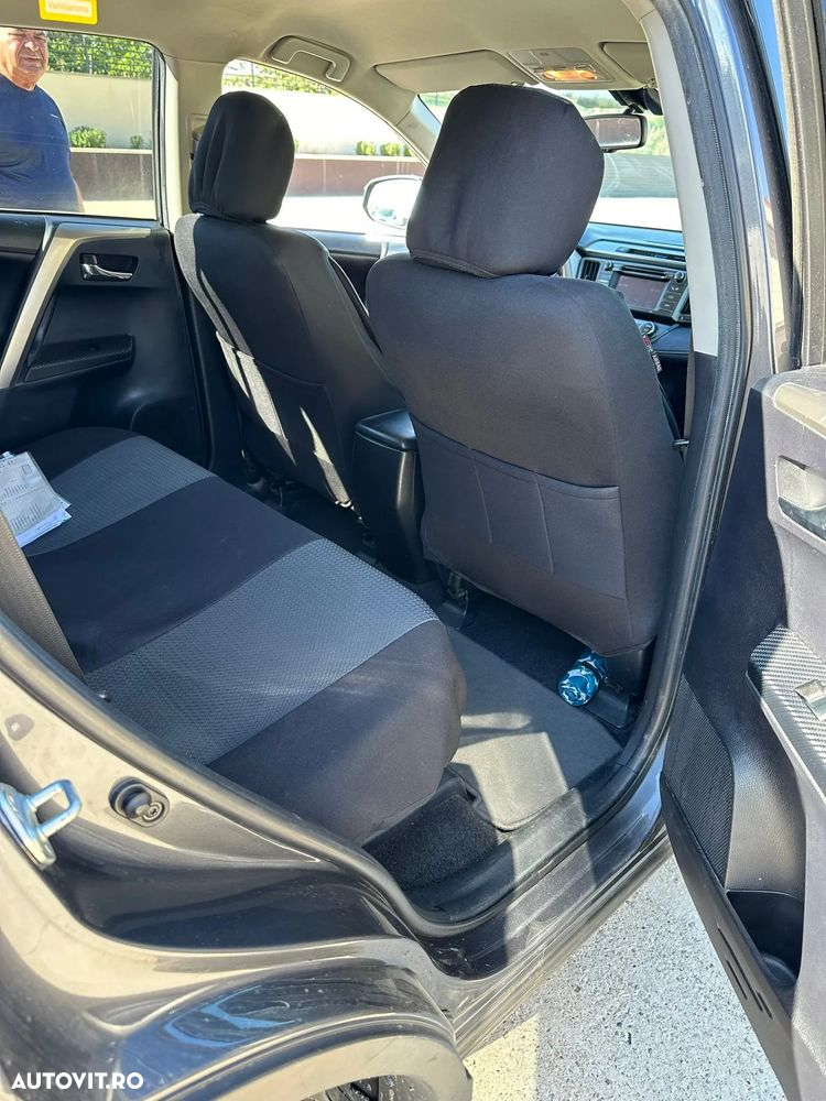Toyota RAV4 - 6