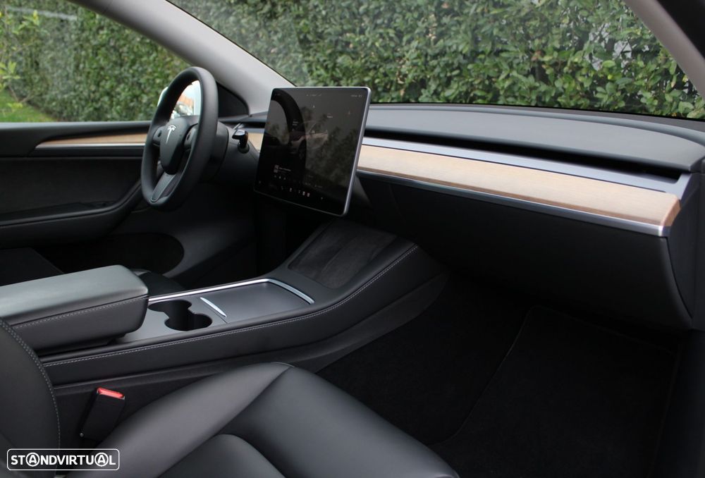 Tesla Model Y Long Range Dual Motor AWD - 31