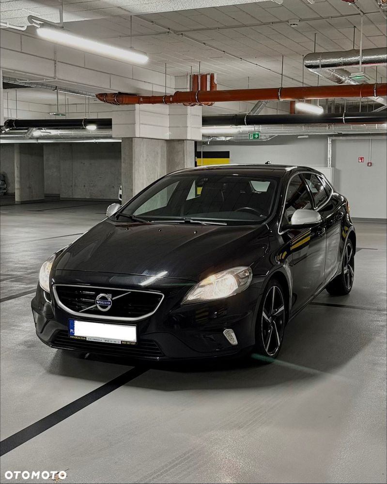Volvo V40 D2 Drive-E R-Design Momentum - 1