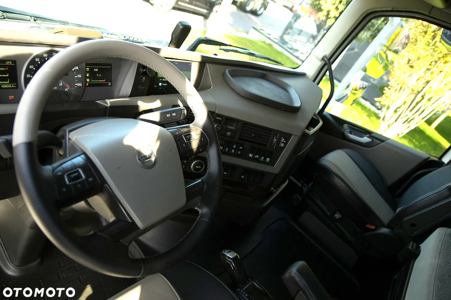 Volvo FH540 ///* GLOBETROTTER ///* HAKOWIEC ///* DO PRZEWOZU KONTENERÓW ///* 6X4 ///* 2019 ///* XENON ///* RETARDER ///* SUPER STAN - 25