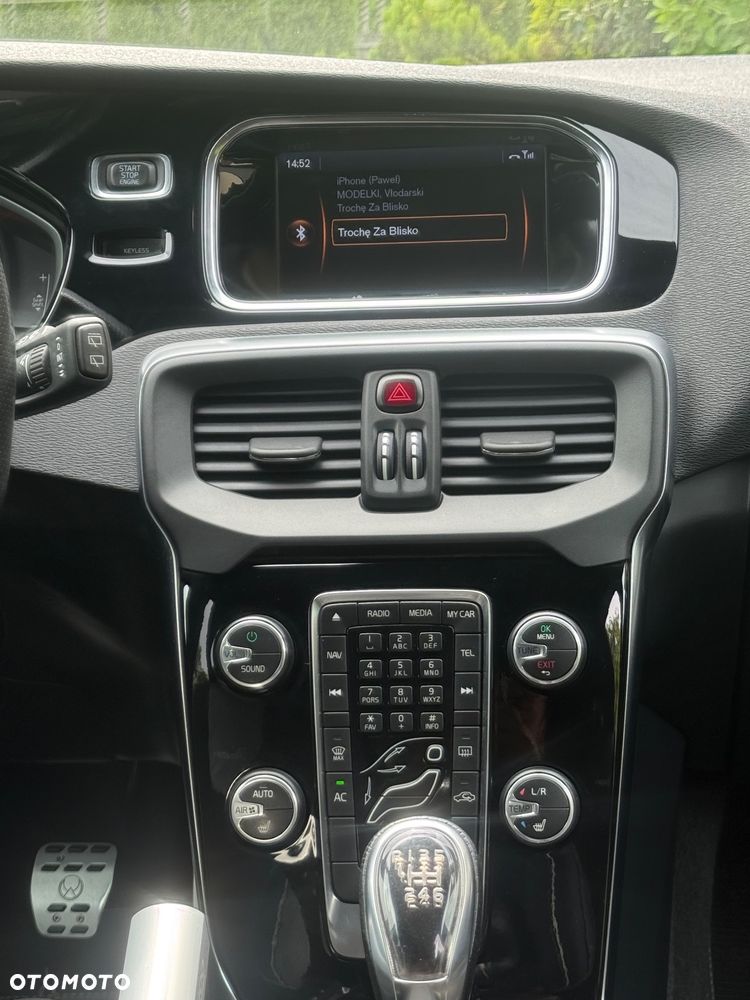 Volvo V40 T4 R-Design - 17