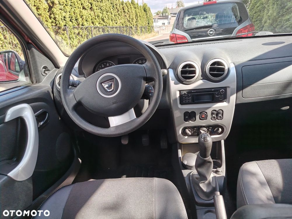 Dacia Sandero 1.6 16V Hi-Flex - 11