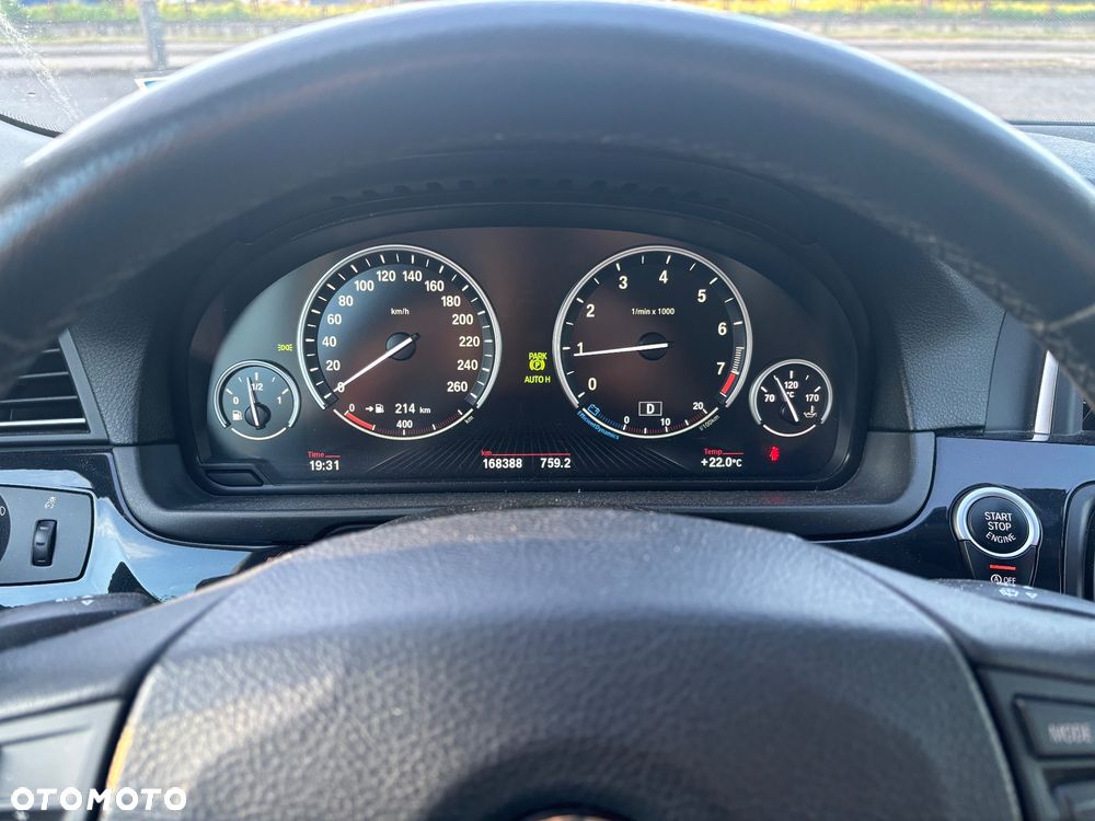 BMW Seria 5 528i xDrive - 14