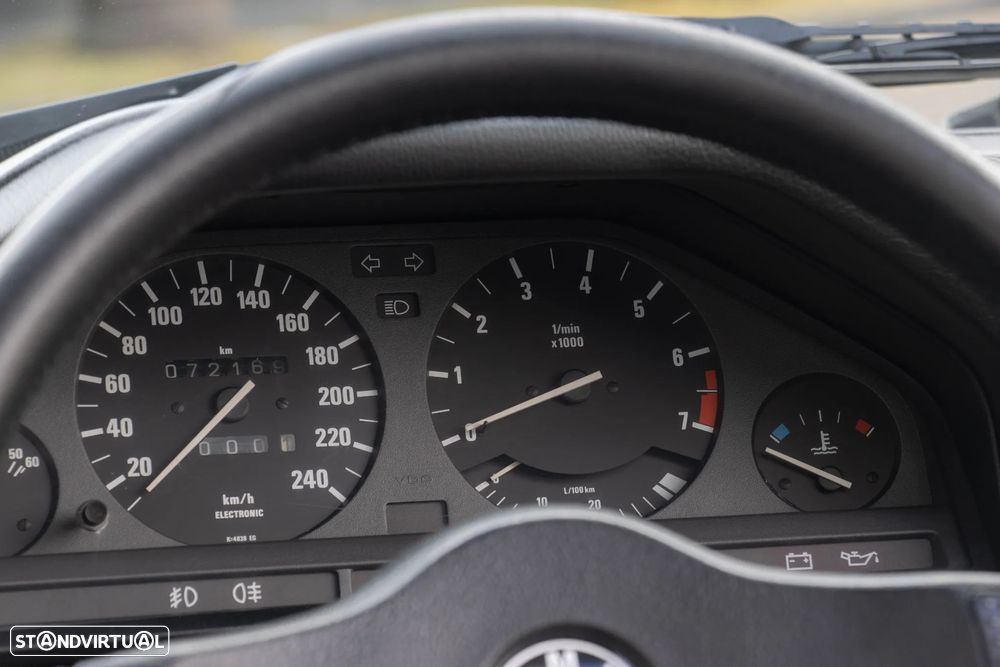BMW 320 i Cabriolet - 37