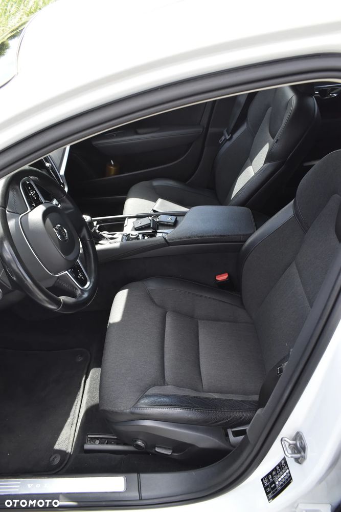 Volvo V90 D4 Momentum Pro - 16