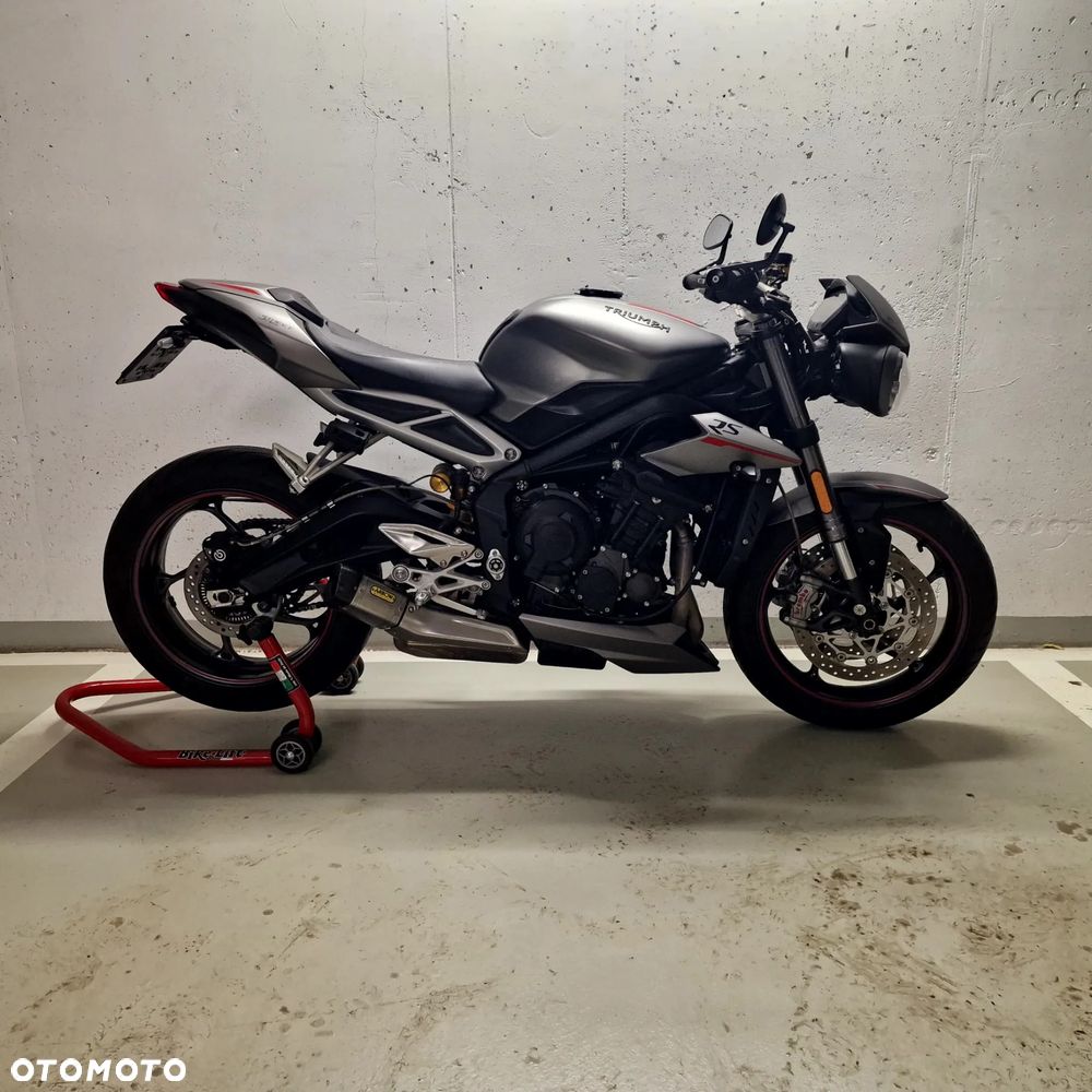 Triumph Street Triple - 9