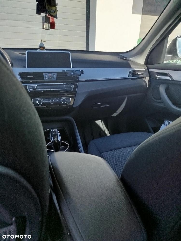BMW X1 sDrive18i - 11