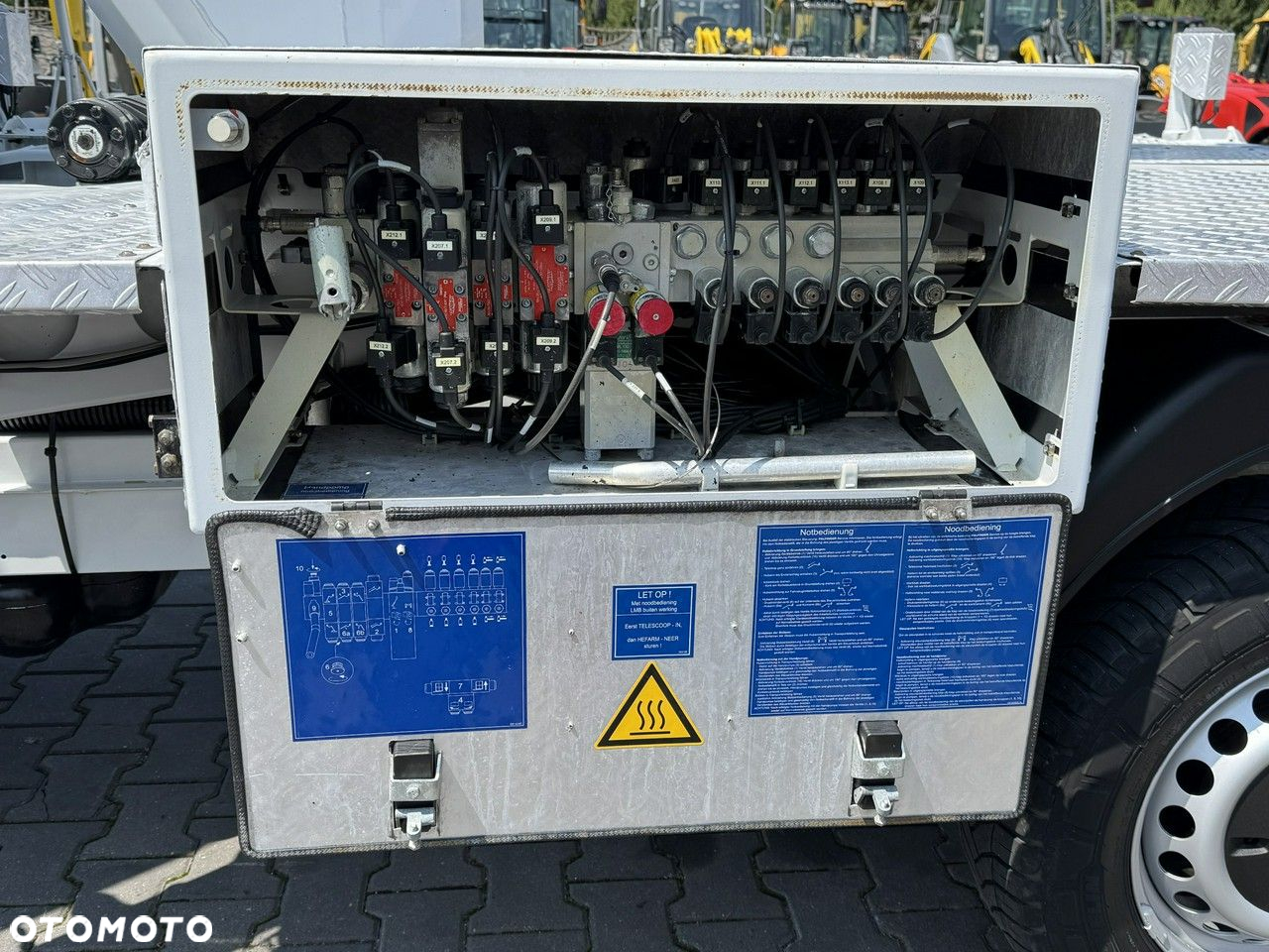 Mercedes-Benz Sprinter - 12
