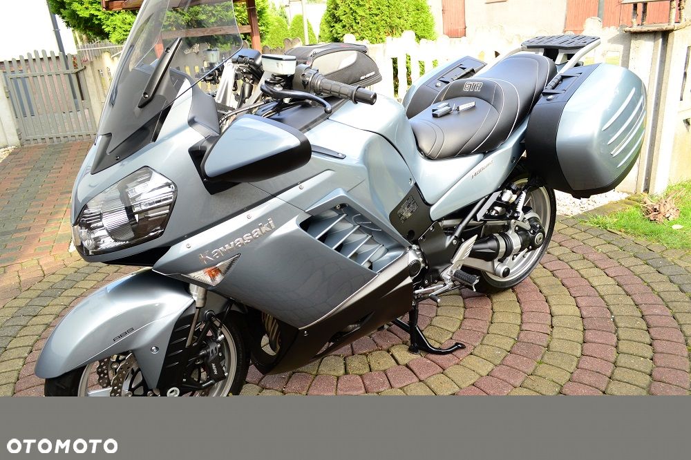 Kawasaki GTR - 24