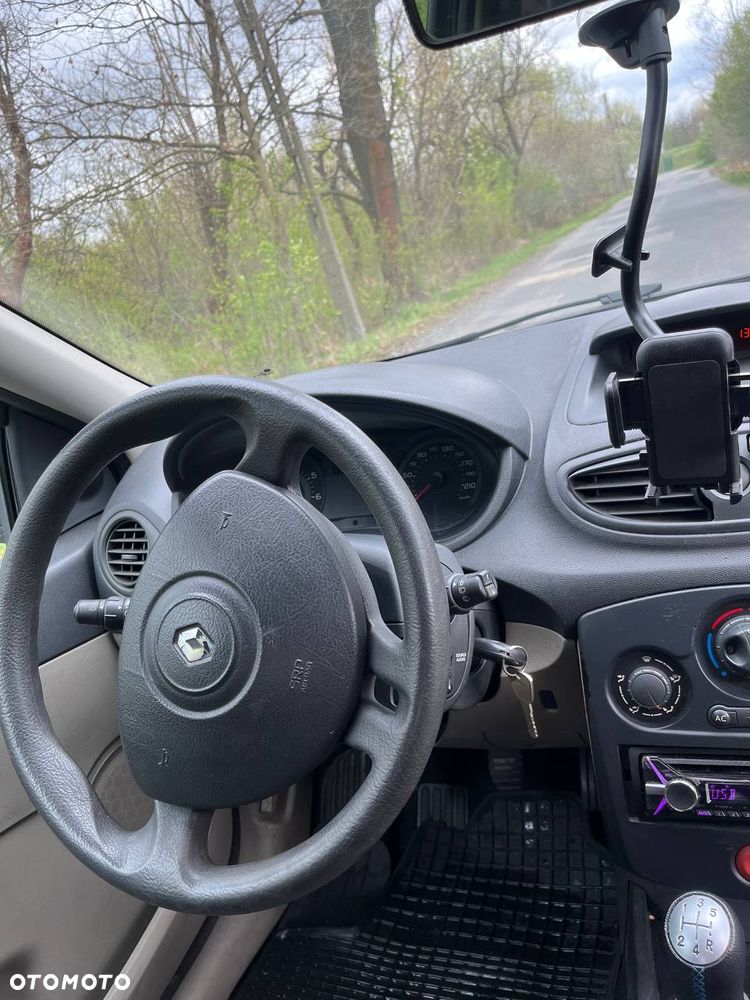 Renault Clio - 10