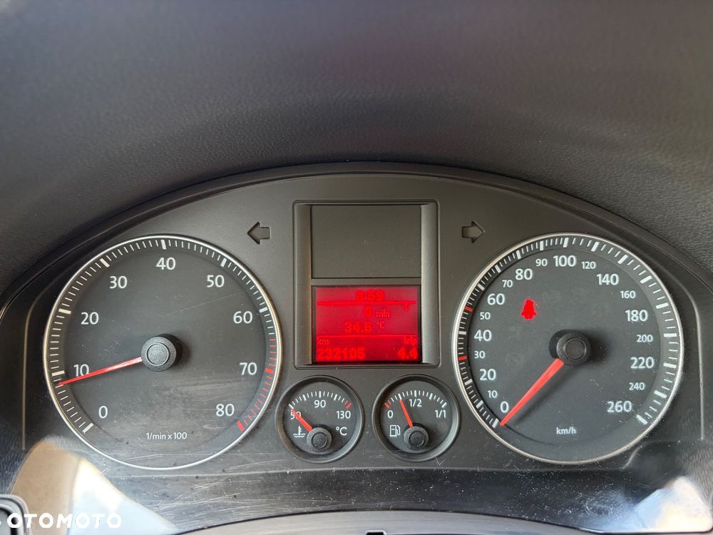 Volkswagen Jetta 1.6 Comfortline - 35