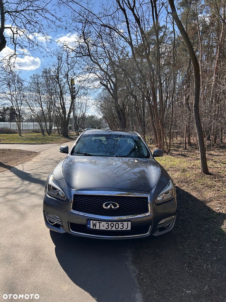 Infiniti Q70 - 2