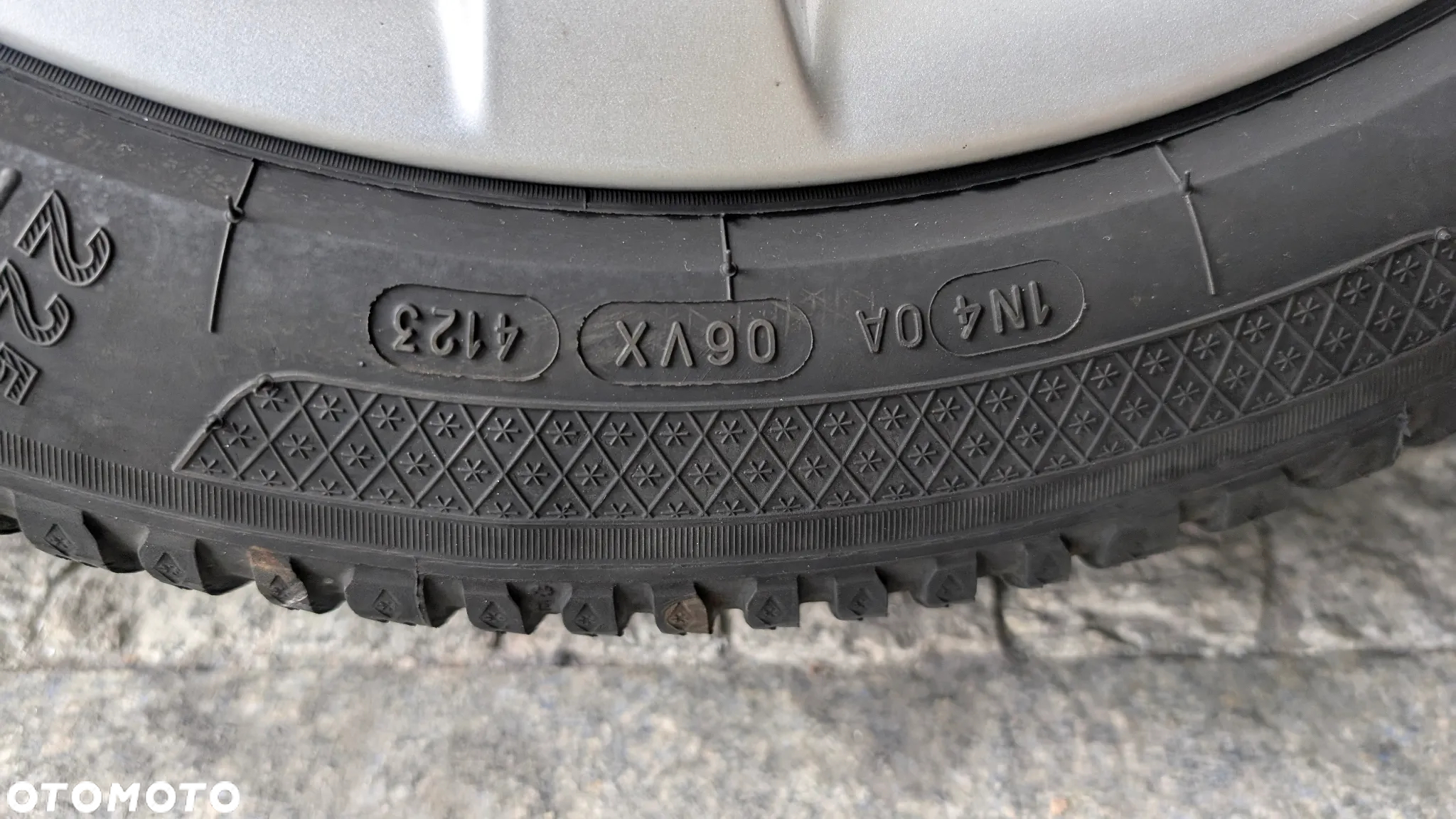 Komplet oryginalnych kół z felgami ALU do BMW X1 (e84) z prawie nowymi oponami zimowymi KLEBER 225/50R17 - 17