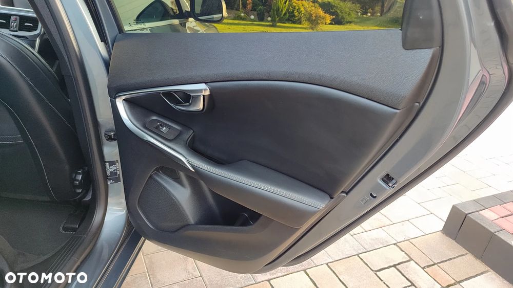 Volvo V40 D3 Momentum - 33