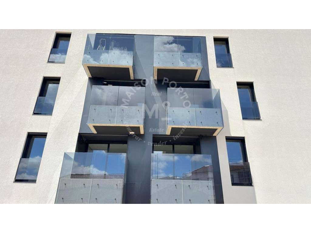 Apartamento T1 com Varanda e Estacionamento em Prédio com Rooftop c... - Grande imagem: 4/18