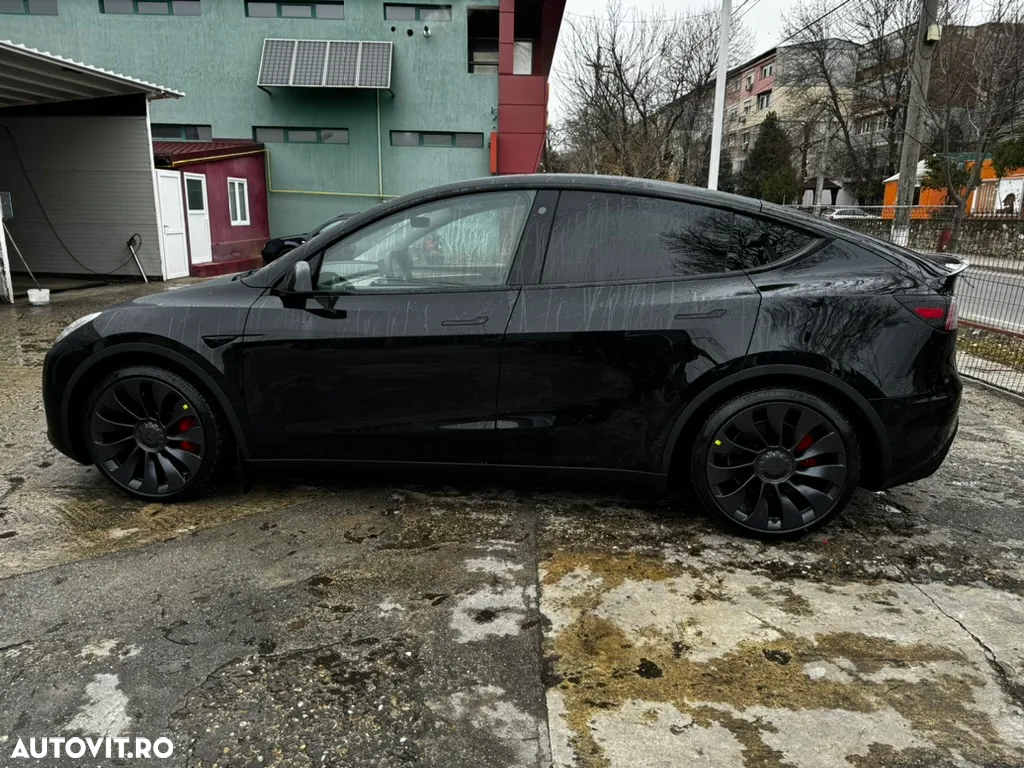 Tesla Model Y - 7