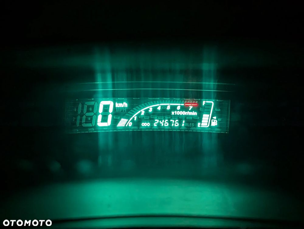 Toyota Yaris 1.3 - 33