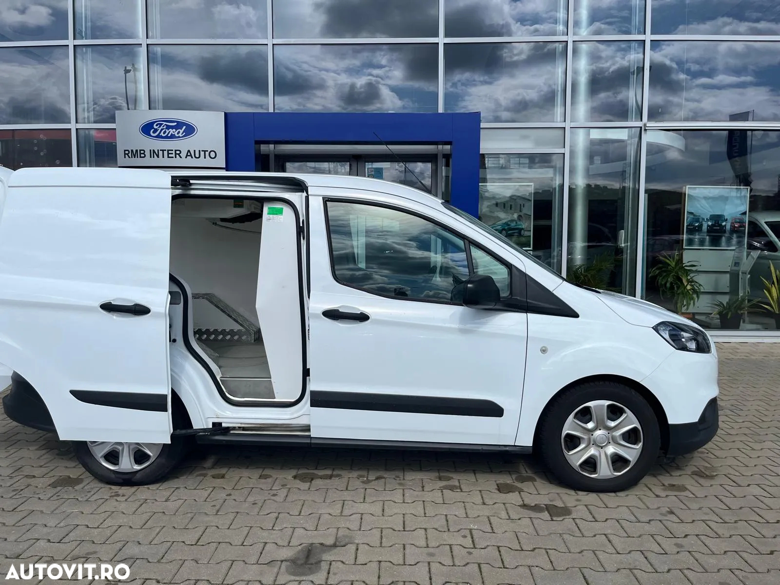 Ford Transit Courier - 8