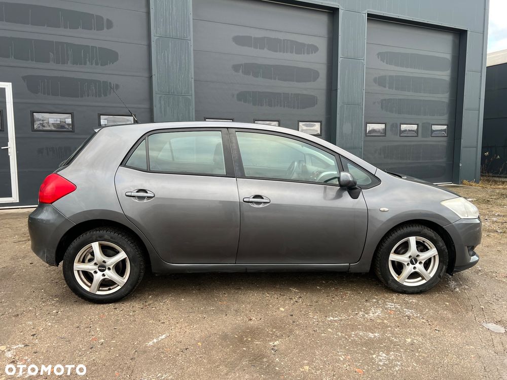 Toyota Auris 1.4 D-4D Luna - 2