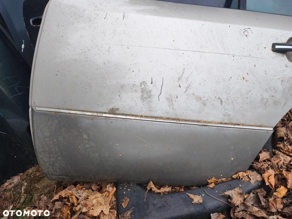 Lewarek zmiany biegów drzwi tył lampa sedan Mercedes w124 - 11