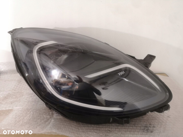 Ford Puma lampa przod prawa full led czarna