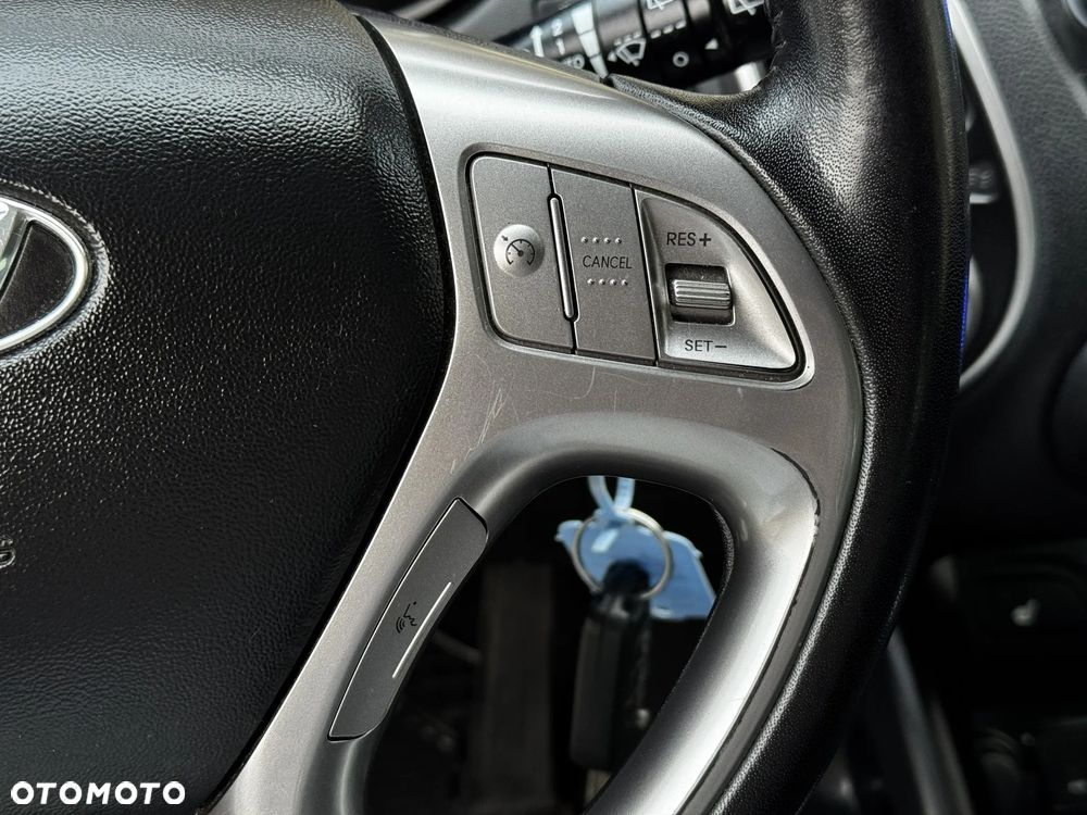 Hyundai ix35 1.7 CRDi 2WD blue Finale Gold - 17