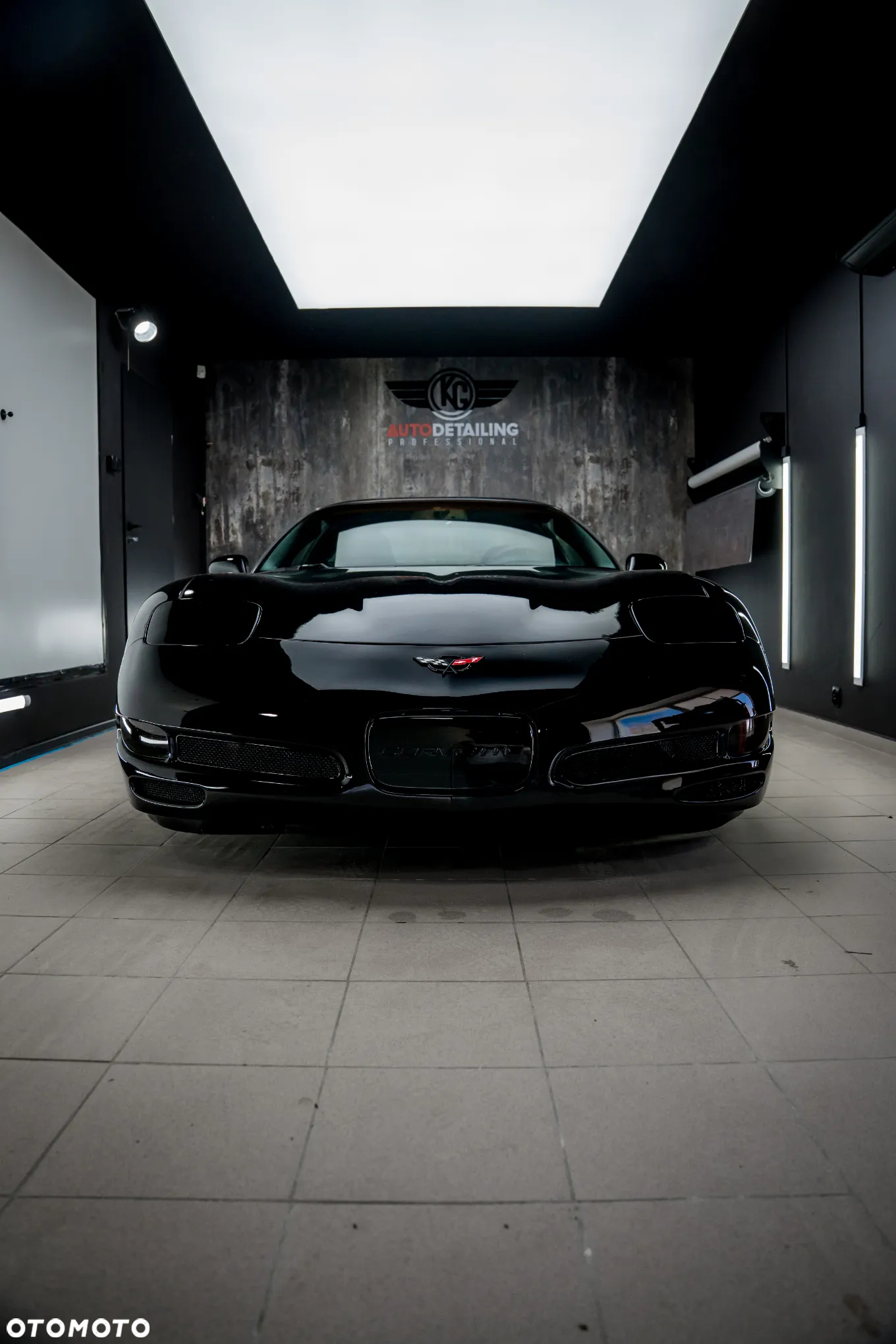 Chevrolet Corvette - 22