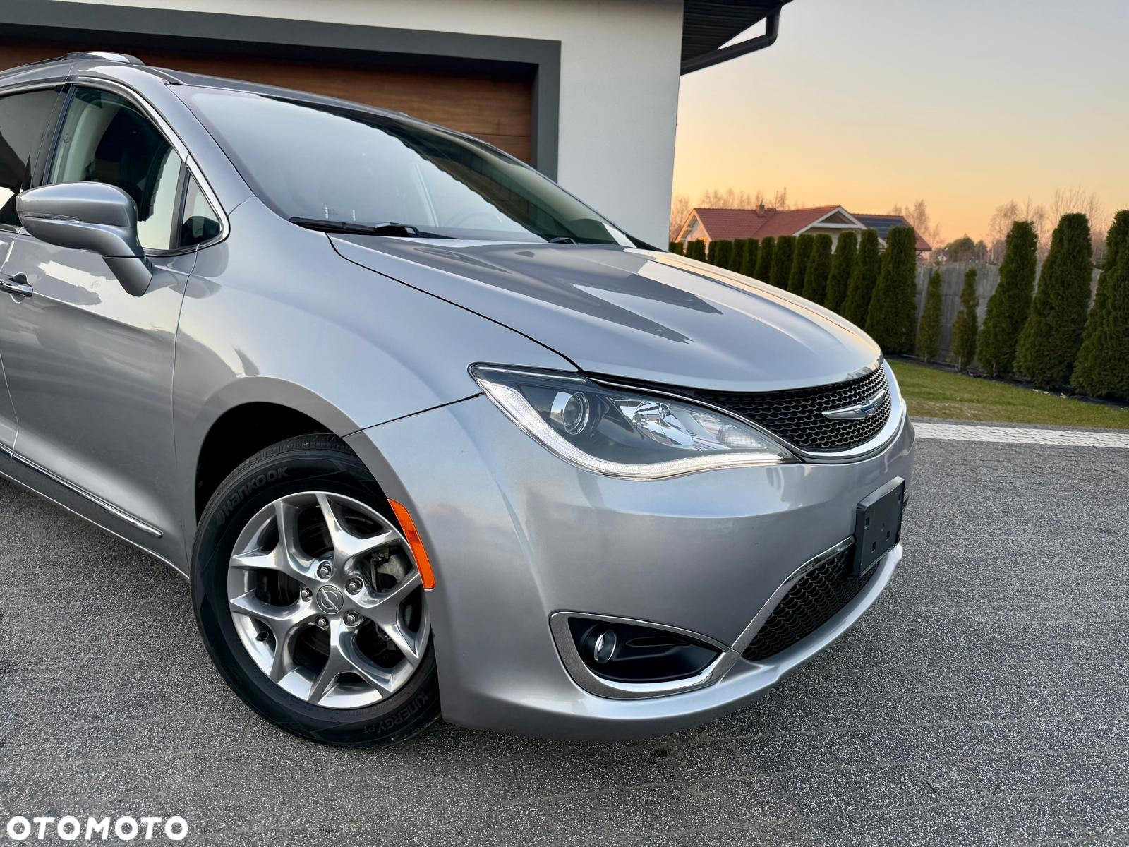 Chrysler Pacifica - 3