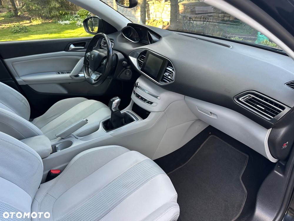 Peugeot 308 1.6 HDi Premium - 16