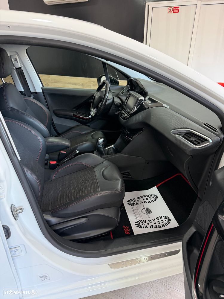 Peugeot 208 1.2 PureTech GT Line - 12
