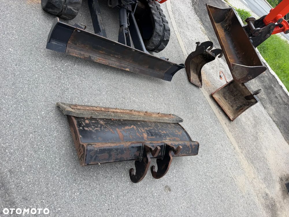 Kubota KX016-4 Koparka Gąsienicowa 2 tony. DEKRA aktualna do 2026r. 3 łyżki.+ pług fabryczny do równania kruszywa lub odśnieżania. Szybkozłącze Hydrauliczne. zmiana łyżek bez wychodzenia z kabiny! Rozsuwane Hydr. podwozie! Sprowadzona z Gospodarstwa Norweskiego! Zero luzów i wycieków. Maszyna jak Nowa z Salonu! 2020 rok. 1000 mtg! Pełna Dokumentacja. Gąsienice bez zużycia! Łyżka Skarpowa+ 2 kopiące. szybka wolna jazda. Ani deka luzów i wycieków. OKAZJA  Dodatkowe sekcje Hydr. Po serwisach kolejny za 400 mtg! - 39