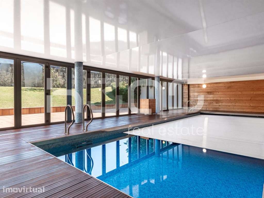 MORADIA COM GARAGEM PARA 4 VIATURAS E PISCINA INTERIOR | BRAGA - Grande imagem: 4/14