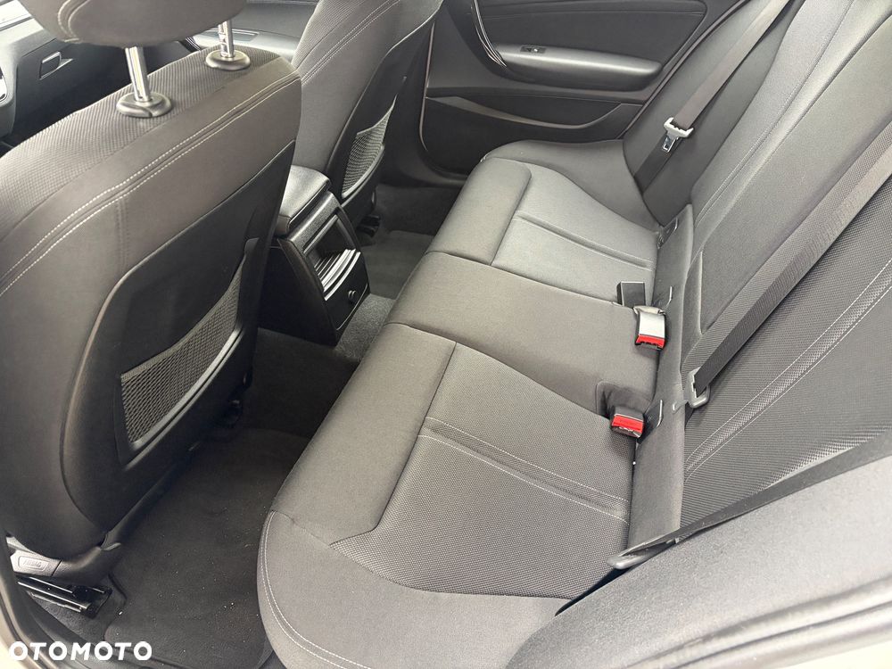 BMW Seria 1 118i Sport Line Shadow - 13