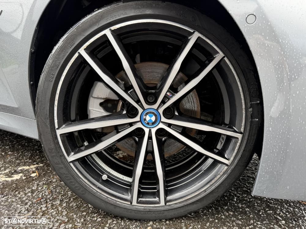 BMW 330 e Pack 50 anos M Auto - 3