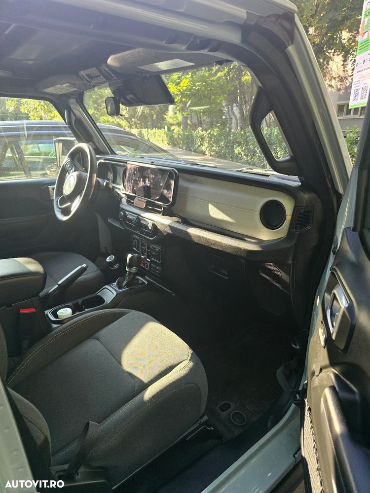 Jeep Wrangler - 8