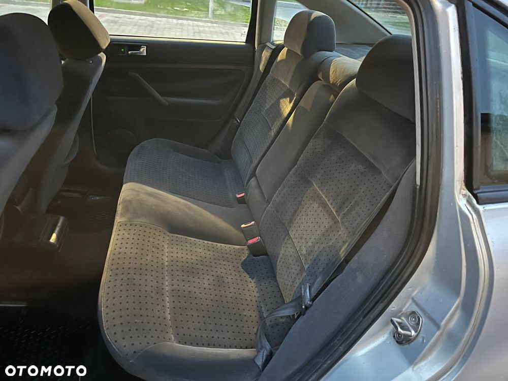 Volkswagen Passat 1.8 - 7