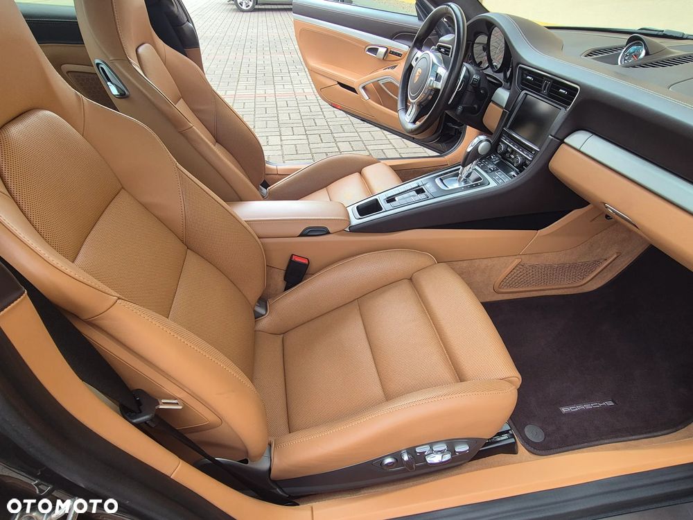 Porsche 911 Turbo S - 30