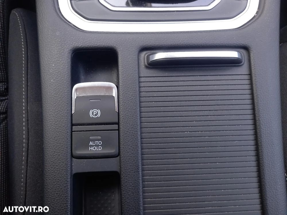 Volkswagen Passat 2.0 TDI SCR DSG Comfortline - 26