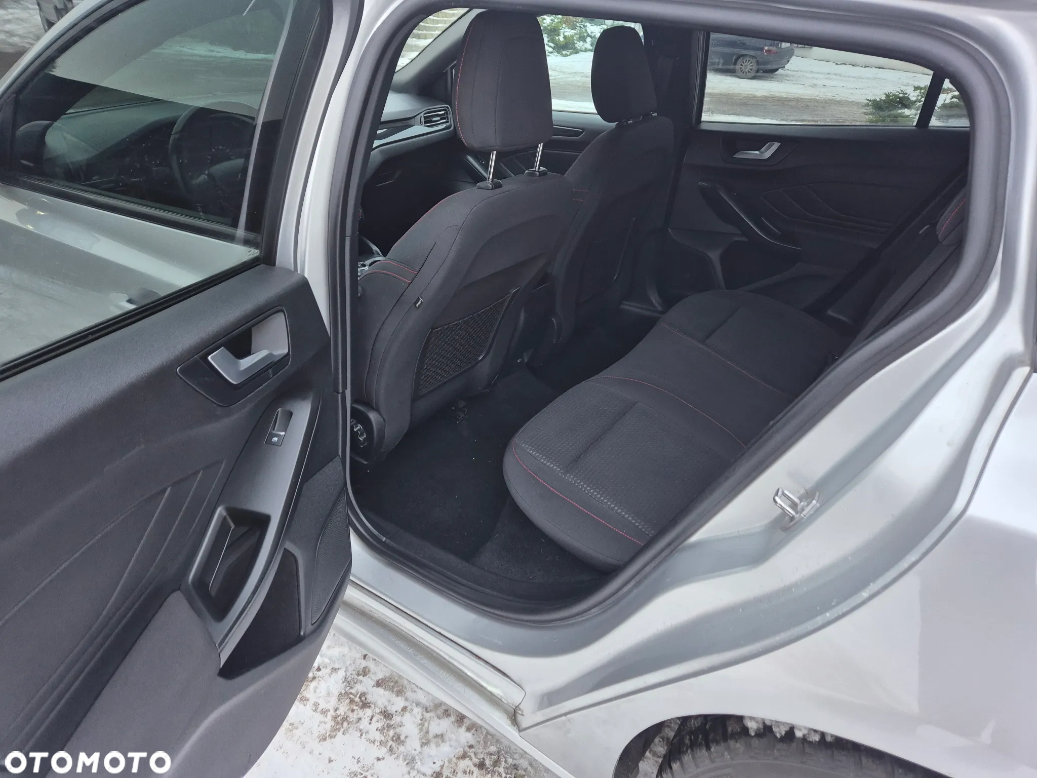 Ford Focus Turnier 1.5 TDCi DPF Start-Stopp-System ST-Line - 11