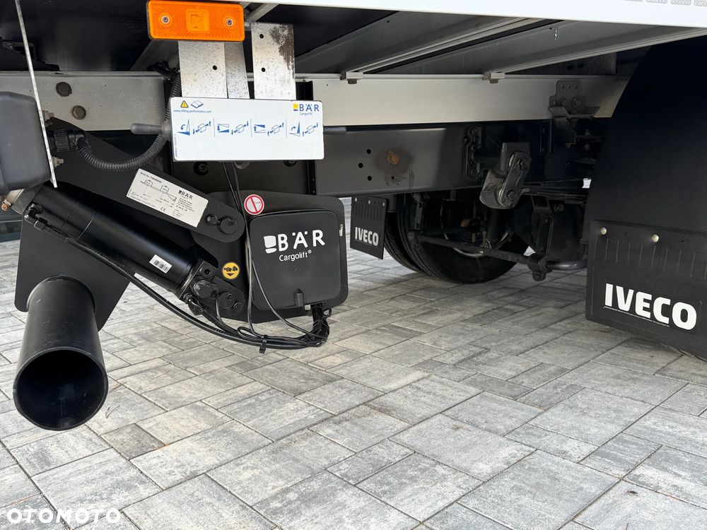 Iveco 72C18 Kontener + Winda BAR 1T / Kontener 5.35m x 2.24m x 2.3m / Bogate wyposażenie / UDT do 05.2028 / Salon PL / Zadbany od 1wł / Rozstaw osi 4.75m / FV23% - 17