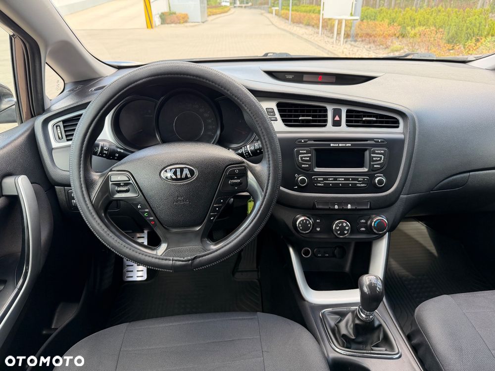 Kia Ceed - 11