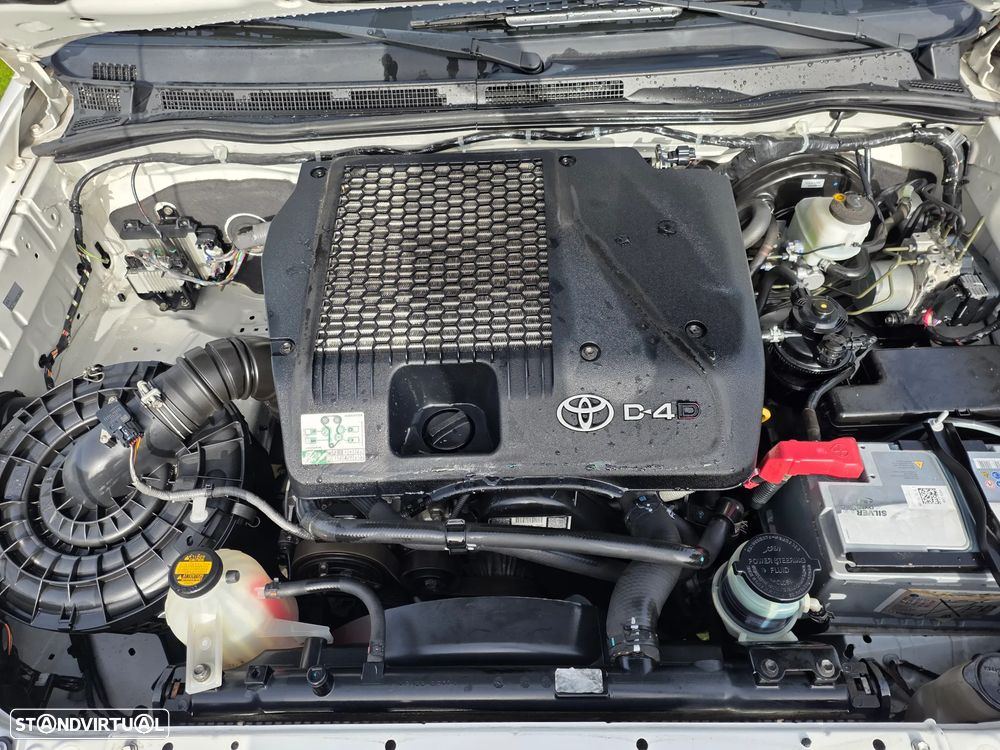 Toyota HILUX 2.5 D4D BASCULANTE - 10