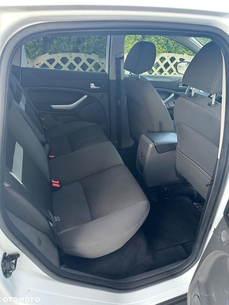 Ford Kuga - 13