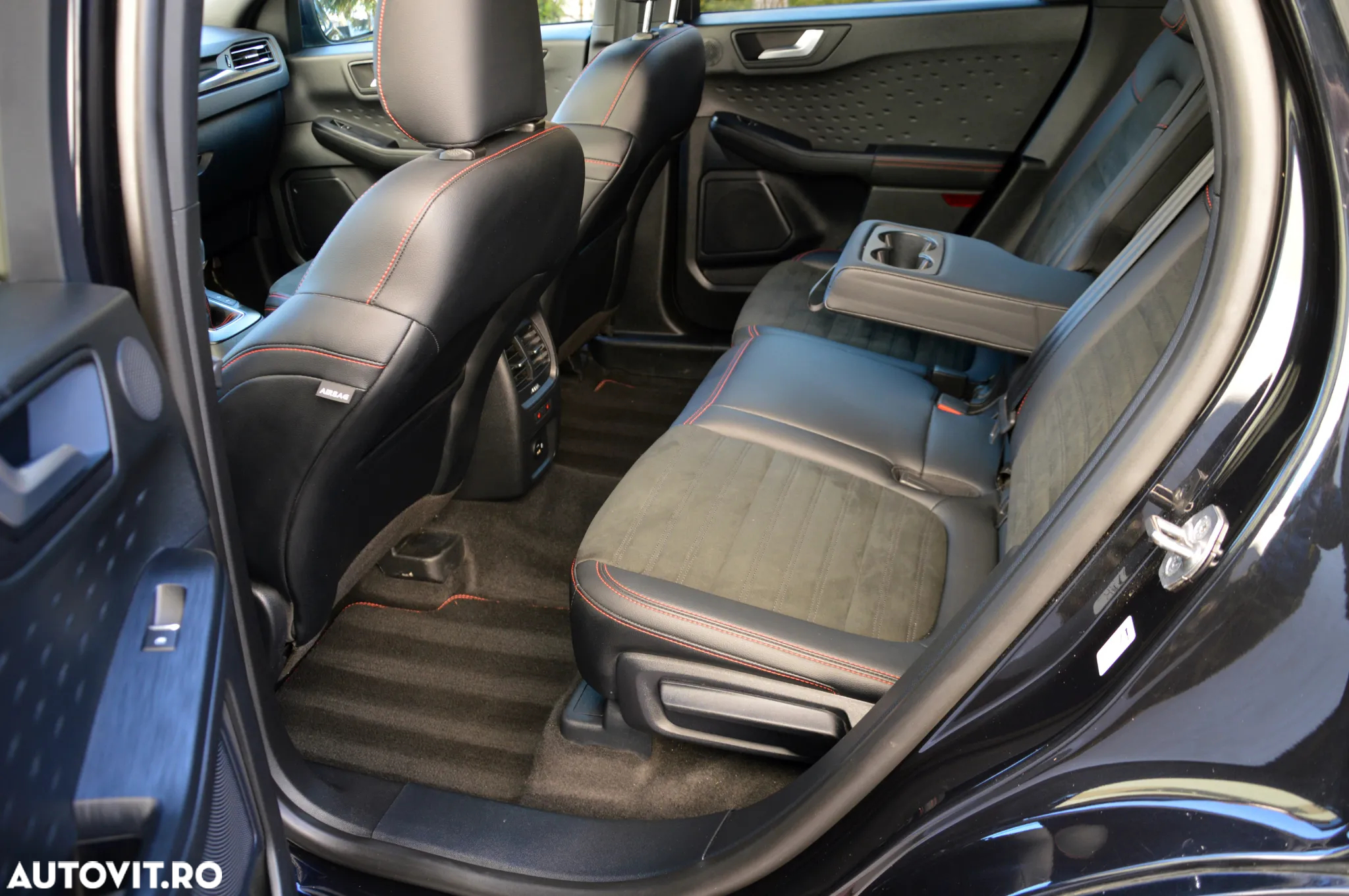 Ford Kuga 2.0 TDCi 2WD ST-Line - 14